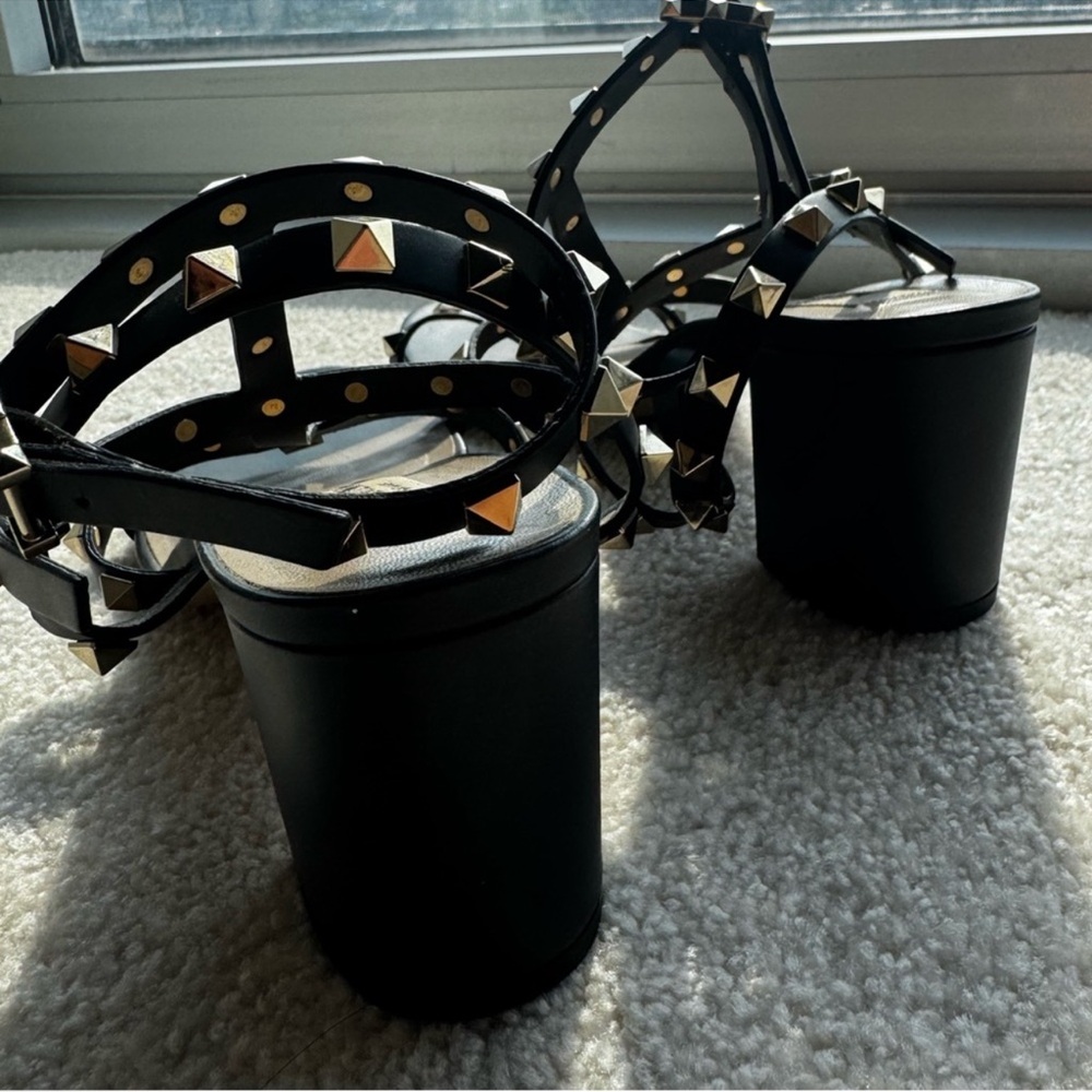 Valentino Garavani
Rockstud Leather 60mm City Sandals - Picture 8 of 11